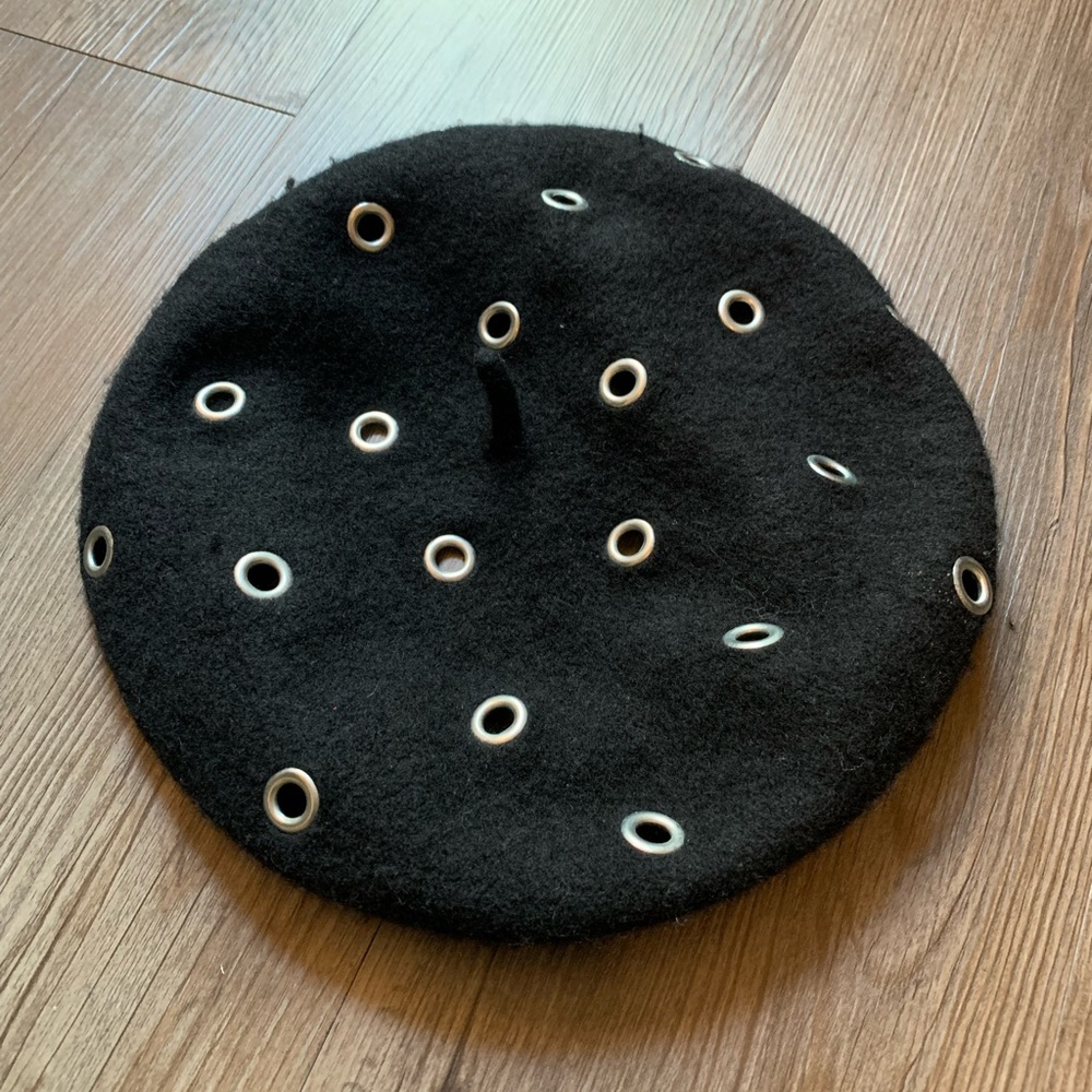 Rue 21 Black Beret